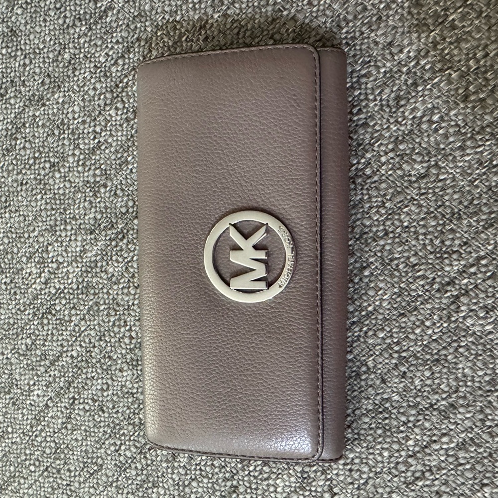 EUC Michael Kors Taupe Leather Wallet